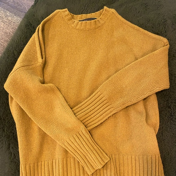 BCBG cold should sweater - Picture 3 of 7